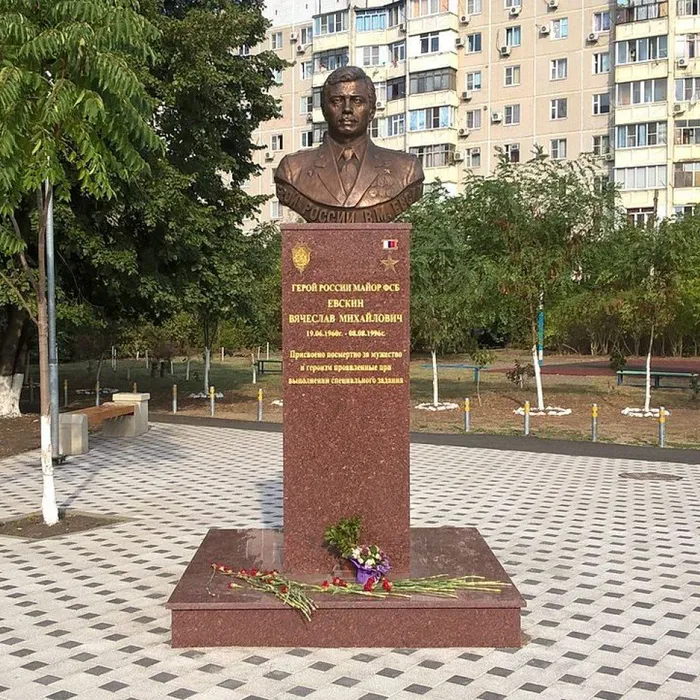 Час мужества, посвященный Герою Российской Федерации В.М. Евскину "Зажжем свечу"