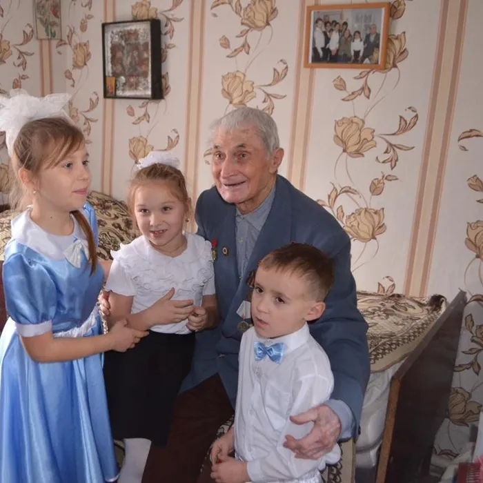 Поздравление ветерана с 90-летием!