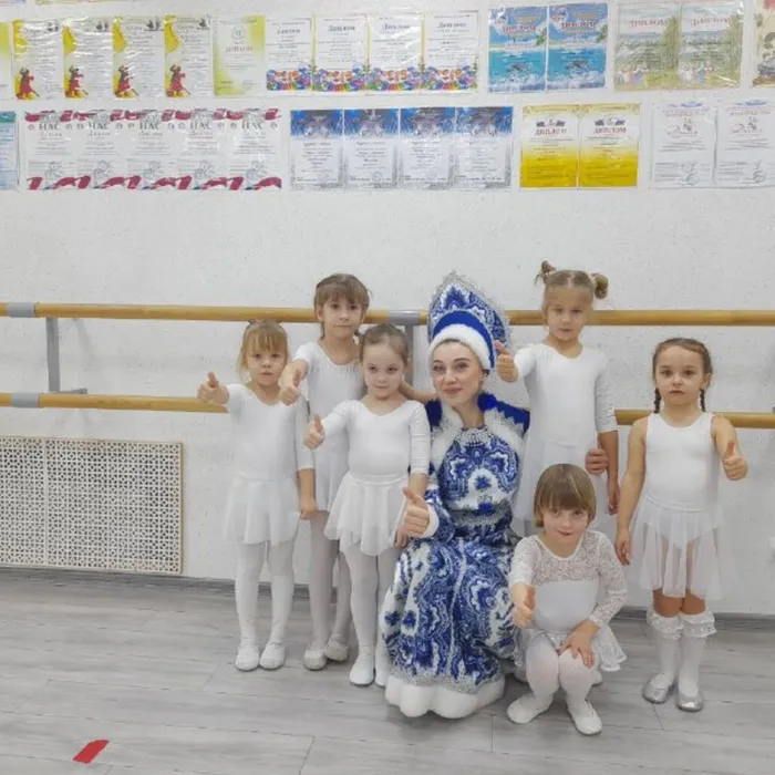 Игровая программа "Весенние забавы со Снегурочкой"