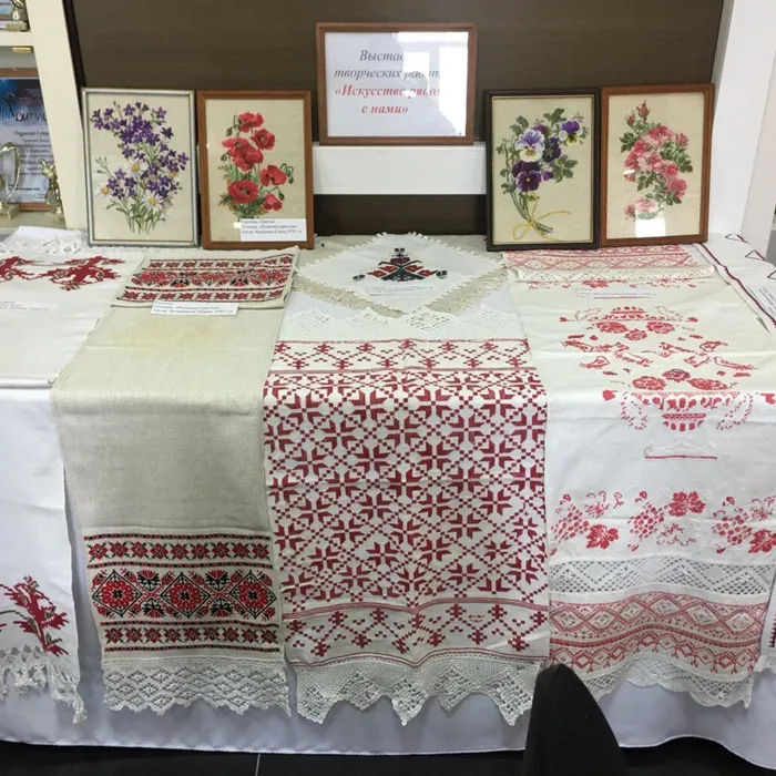 Выставка творческой мастерской «Ассорти» «Искусство рядом с нами» в рамках Года народного творчества