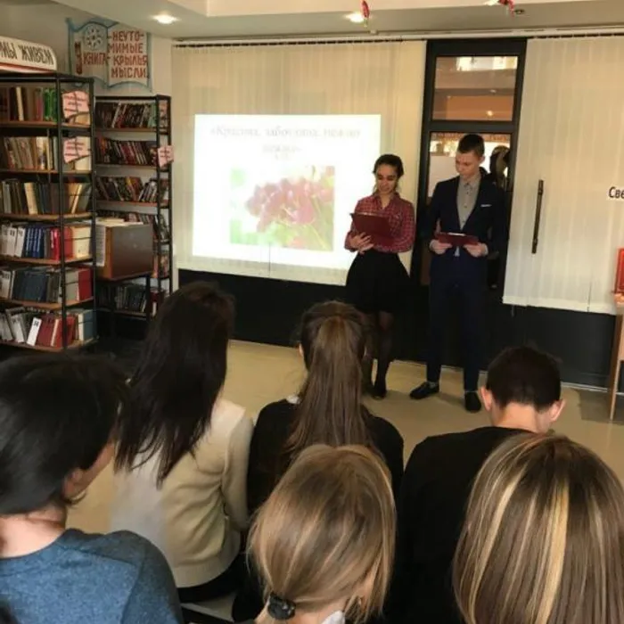 Молодежная гостиная "Красива, заботлива, нежно нежна"