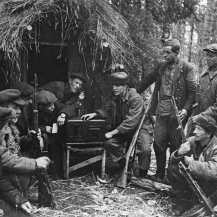 Подвиг партизан и подпольщиков